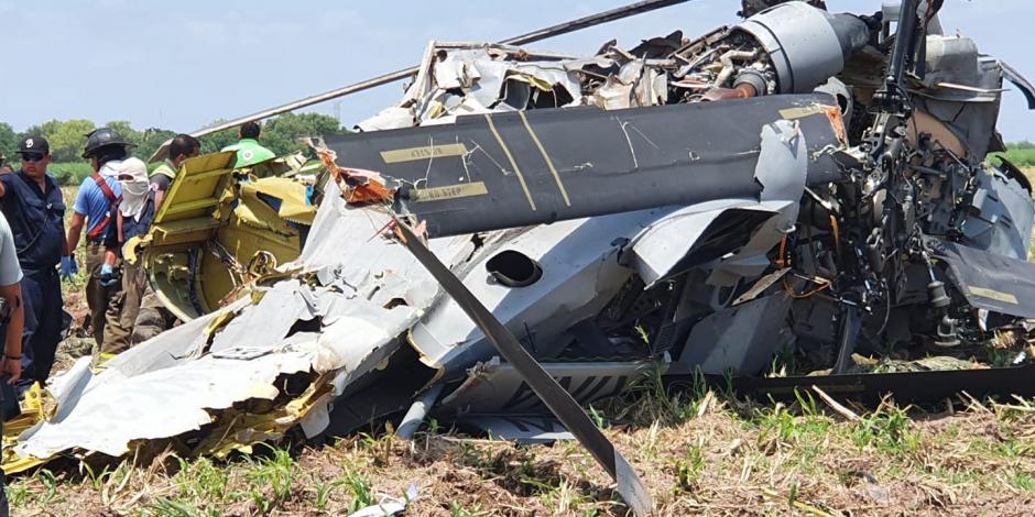 La aeronave cayó en una zona de cultivos en Los Mochis, estado de Sinaloa, ayer.