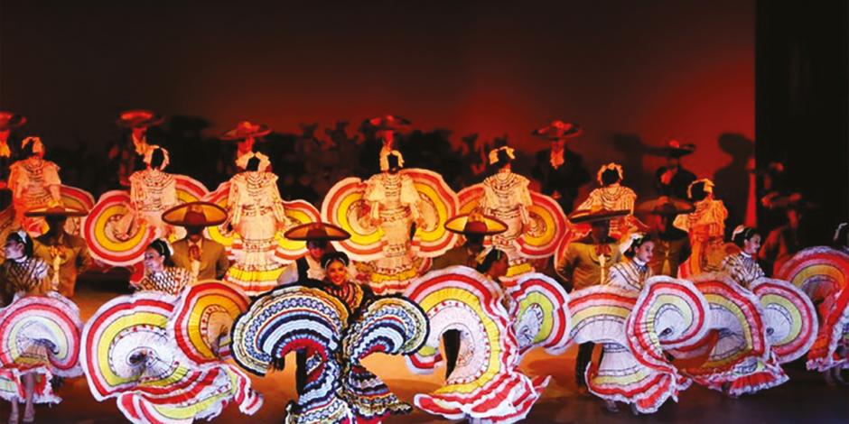Bailarines del Ballet de Mexcaltitán, durante una función.