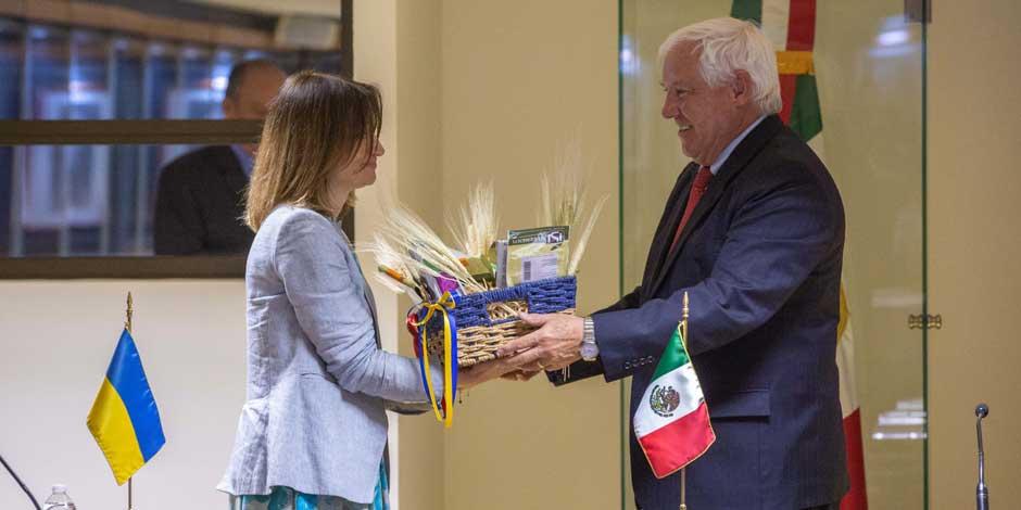 El secretario de Agricultura y Desarrollo Rural, Víctor Villalobos Arámbula, expresó la solidaridad del sector productivo mexicano con su contraparte de Ucrania,