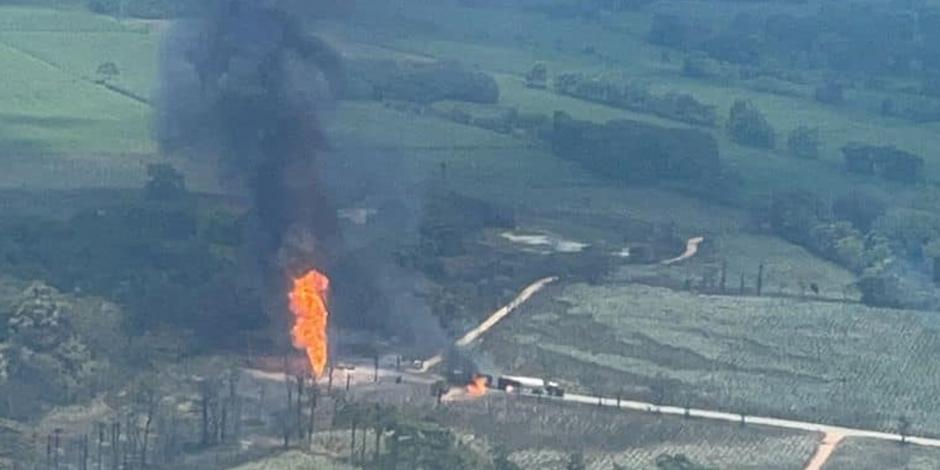 Explosión en ducto de Pemex que transportaba gas deja dos personas lesionadas en Veracruz.