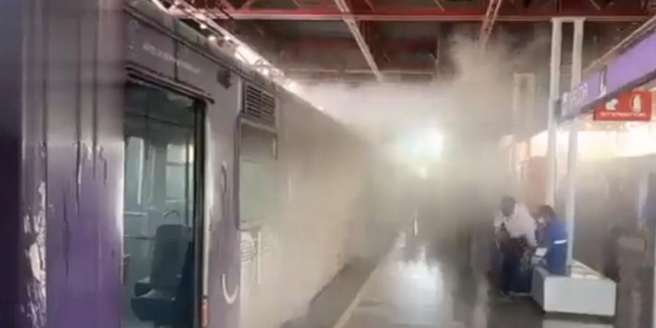 Humareda en convoy de la Línea A del Metro de la CDMX provocó que usuarios fueran evacuados de la estación Tepalcates.