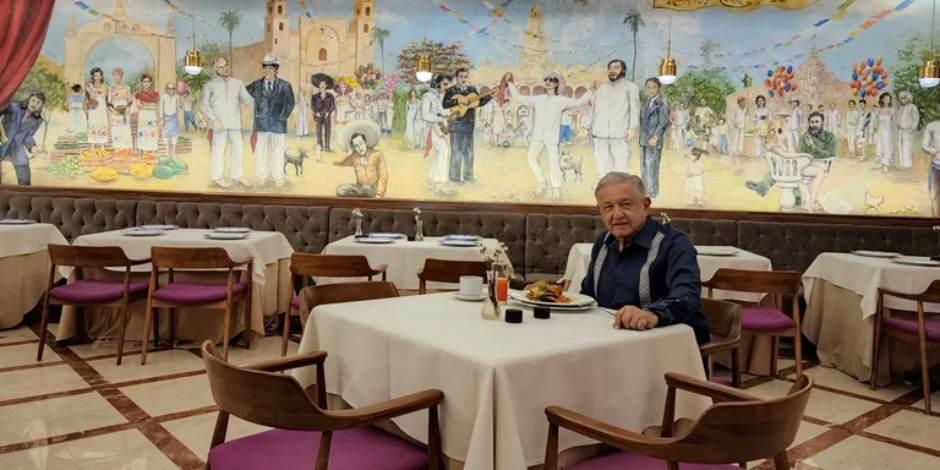 El presidente de la República, Andrés Manuel López Obrador, presumió este sábado por la mañana que desayunó en un hotel de Mérida, Yucatán.
