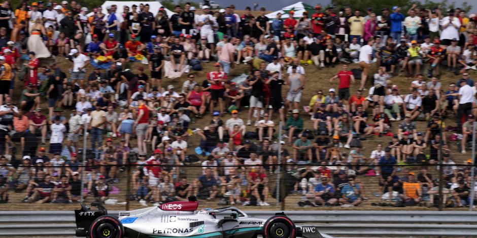 El Mercedes de George Russell durante la clasificación del Gran Premio de Hungría de F1.