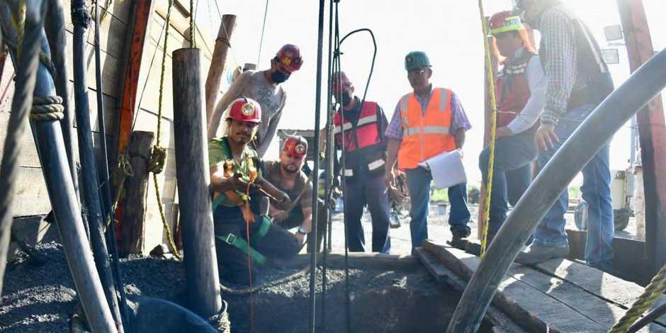Urge bajar niveles de agua para rescatar mineros, reconoce el gobernador de Coahuila, Miguel Riquelme 