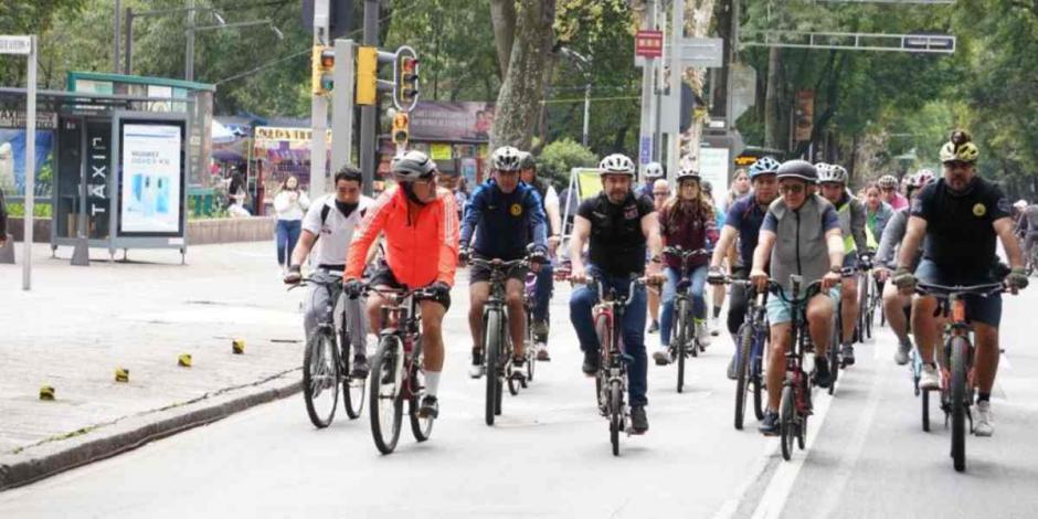 Mauricio Tabe inicia paseo dominical en bici por la alcaldía Miguel Hidalgo