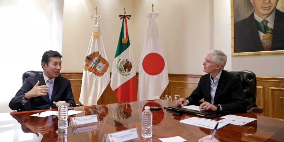Alfredo Del Mazo se reúne con embajador de Japón en México para abordar temas de interés común.