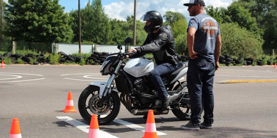 El cambio de propietario de una moto se lleva a cabo en los Módulos de Control Vehícular.