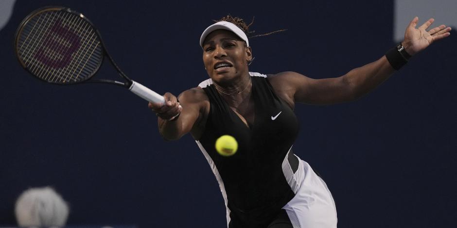Serena Williams durante su partido contra Belinda Bencic en la segunda ronda del Masters de Canadá.