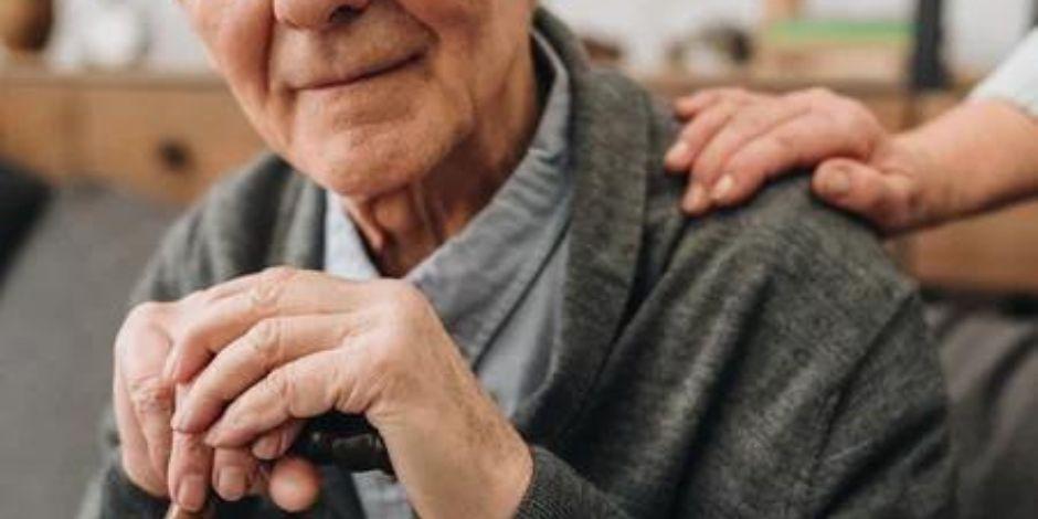 Abuelito de 92 años da emotivo mensaje a su nieto al enterarse que es gay: "queremos que seas libre".