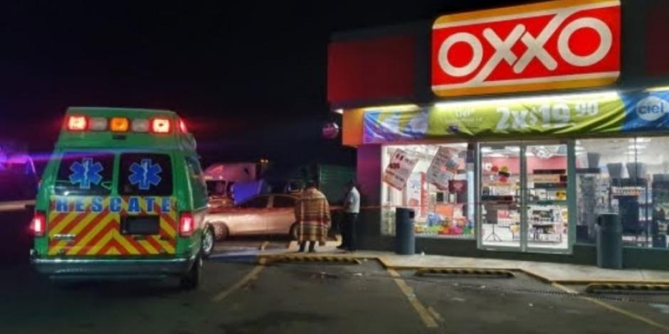 Unos de los ataques registrados en Michoacán fue contra una tienda Oxxo y vehículos estacionados, donde murió un menor,