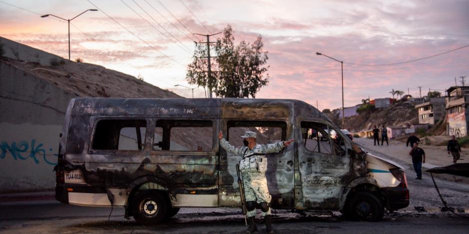 Hombres armados incendiaron vehículos en cuatro ciudades de Baja California. 
