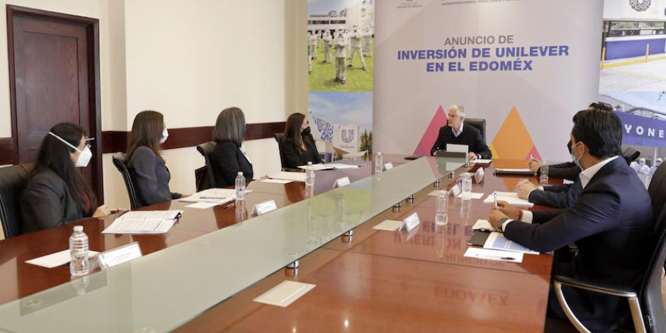 El gobernador Alfredo Del Mazo se reunió con directivas de la firma, ayer.
