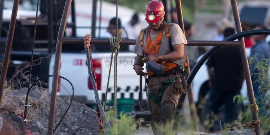 Trabajos para rescatar a mineros atrapados; cerrarán boquete donde se filtra el agua de la mina Conchas Norte a Pinabete.
