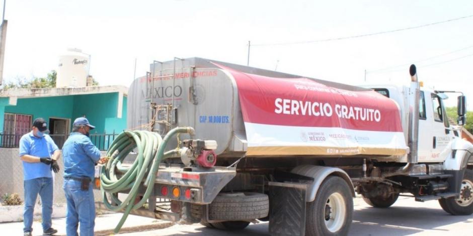 Servicio gratuito de reparto de agua en la Ciudad de México.
