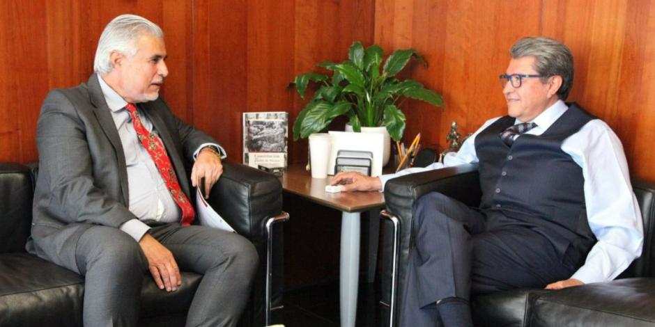 Ricardo Monreal durante su reunión con José Narro Céspedes, aspirante a la Mesa Directiva del Senado.