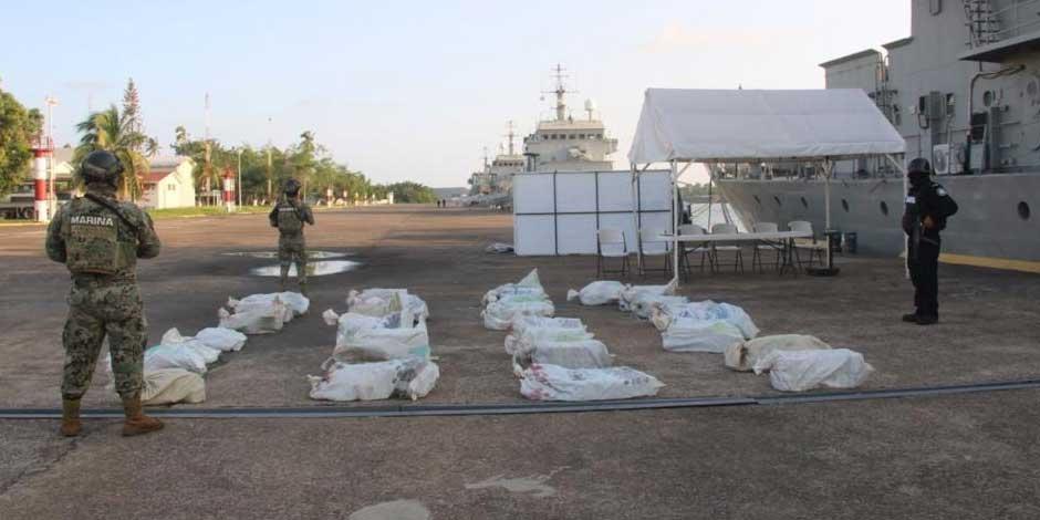 Semar asegura 840 kilos de cocaína frente a la costa de Michoacán