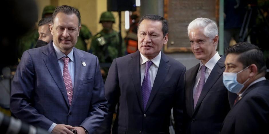De izq. a der.: Mauricio Kuri, mandatario de Querétaro; Miguel Osorio, líder de senadores del PRI, y el gobernador del Estado de México, Alfredo Del Mazo, ayer.