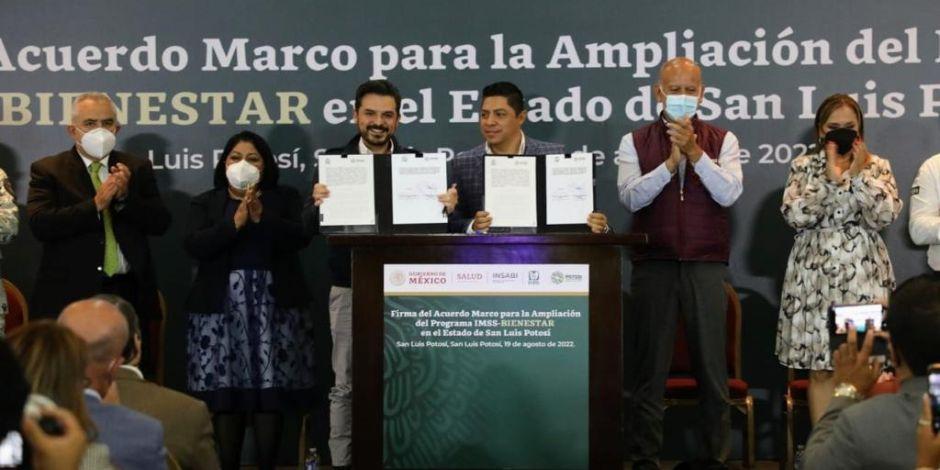 Zoé Robledo y José Ricardo Gallardo Cardona firmaron acuerdo para ampliar el programa IMSS-Bienestar en San Luis Potosí.