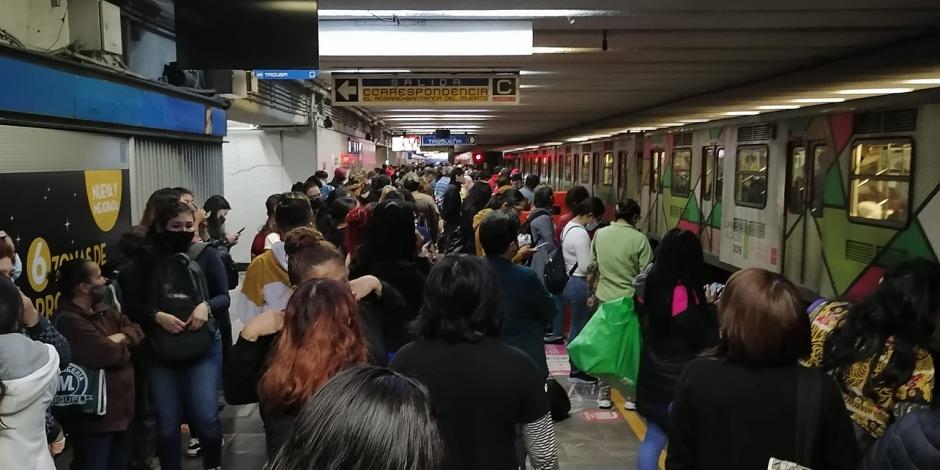 Servicio de la Línea 2 del Metro se paraliza luego de que una persona presuntamente se arroja a las vías en la estación Tacuba
