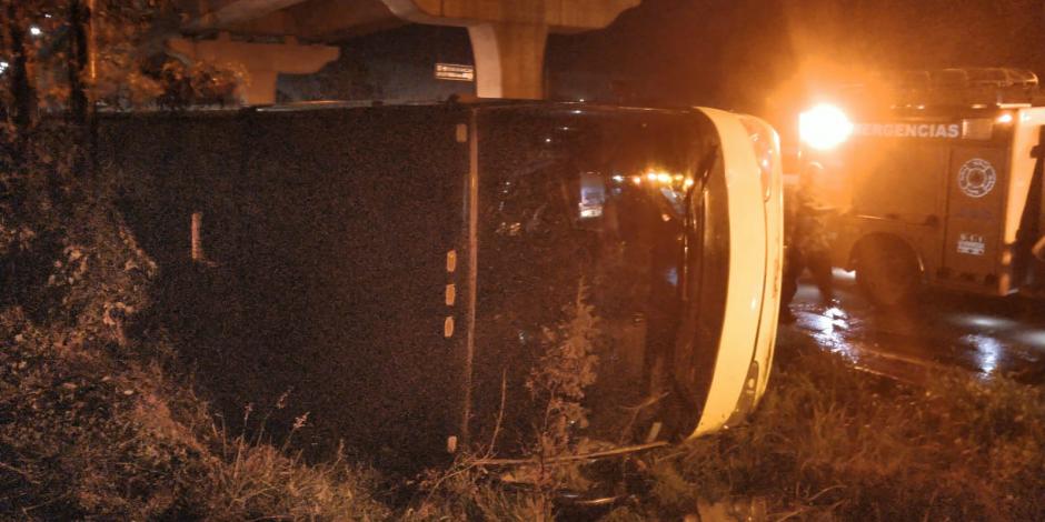 Un autobús de pasajeros vuelca en la carretera México-Puebla; el saldo 42 personas lesionadas