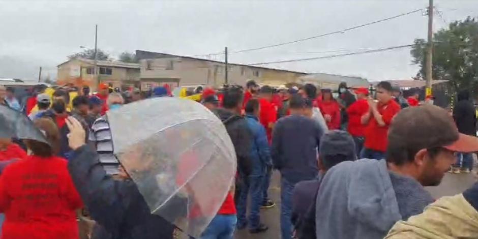Mineros de Cananea, Sonora, realizan un bloqueo de la carretera Cananea-Ímuris por presunta falta de acuerdos con el Gobierno Federal