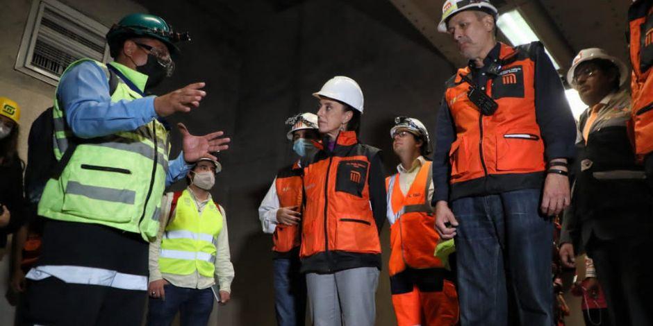 Claudia Sheinbaum, Jefa de Gobierno de la Ciudad de México, supervisa los avances en el tramo subterráneo de la L12