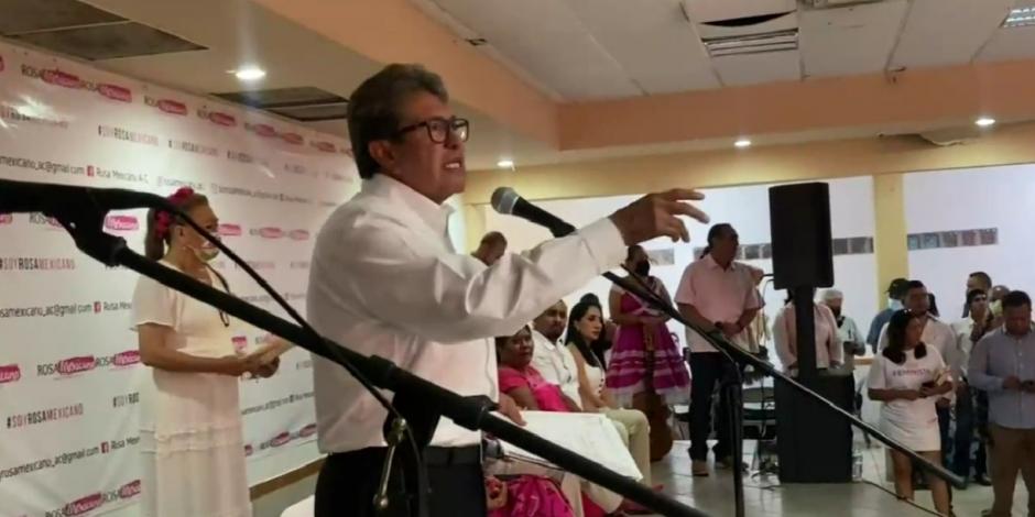 El senador Ricardo Monreal indicó que es aliado de las causas de las mujeres durante conferencia en Baja California Sur.