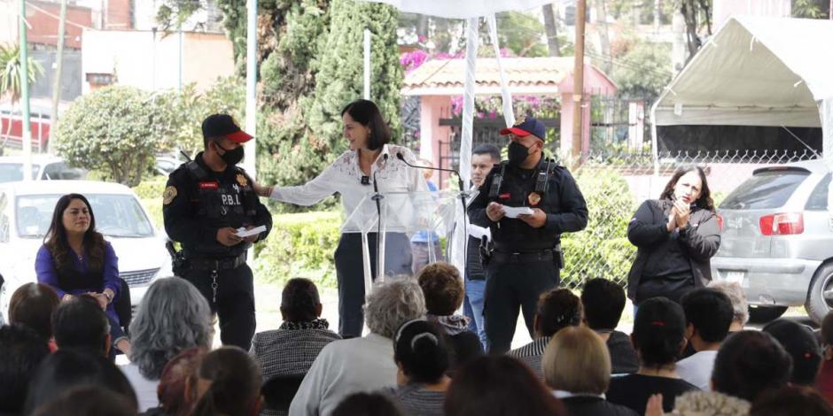 La alcaldesa Lía Limón presentó a los elementos de Blindar Álvaro Obregón, que atienden directamente a los vecinos del cuadrante que corresponde a Progreso Tizapán.