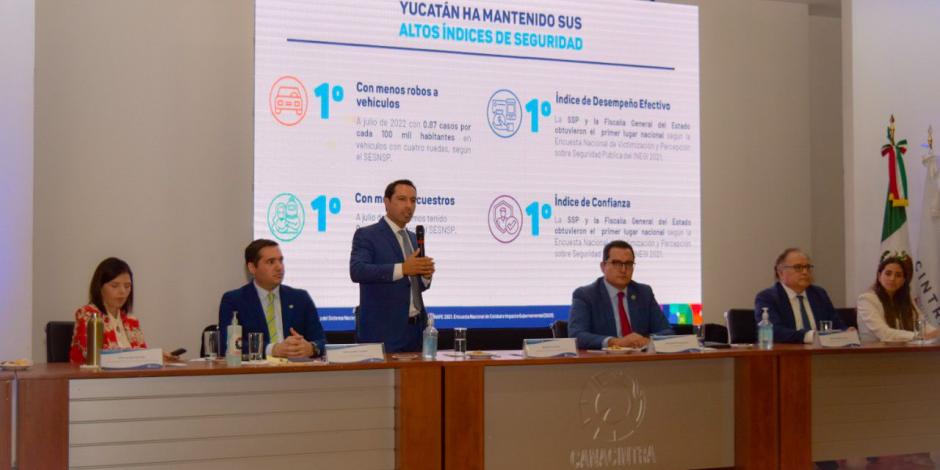 Mauricio Vila presente ventajas competitivas y oportunidades de invertir en Yucatán.