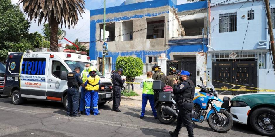 Autoridades de Coyoacán acudieron a suspender obras en el inmueble debido a que no contaba con permisos necesarios.