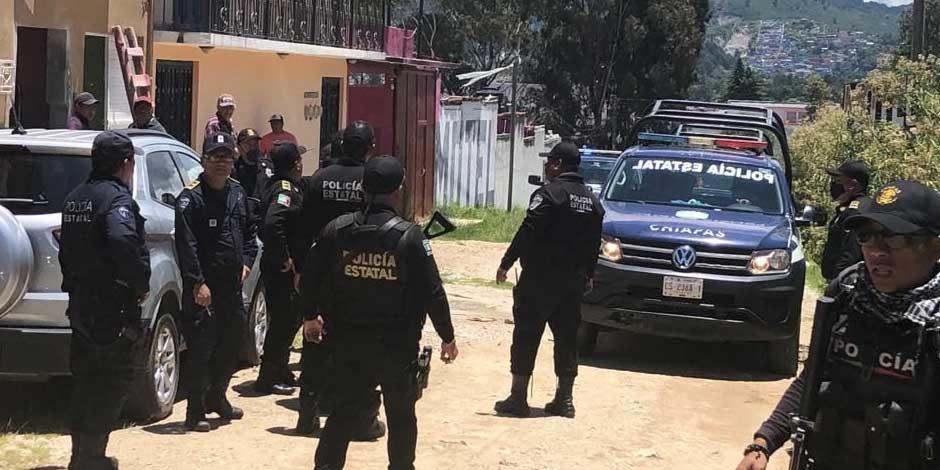 Rescatan a 82 migrantes de Centroamérica hacinados en 2 camionetas, en Chiapas