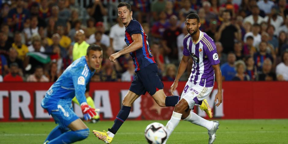 Robert Lewandowski al momento de uno de sus goles en el Barcelona vs Valladolid.