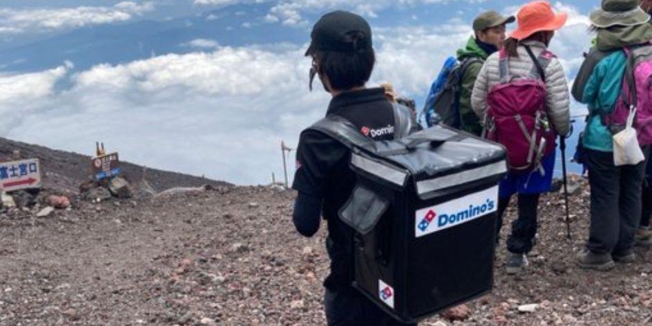 Repartidor de pizza subió los 3 mil 776 metros del Monte Fuji para realizar la entrega.