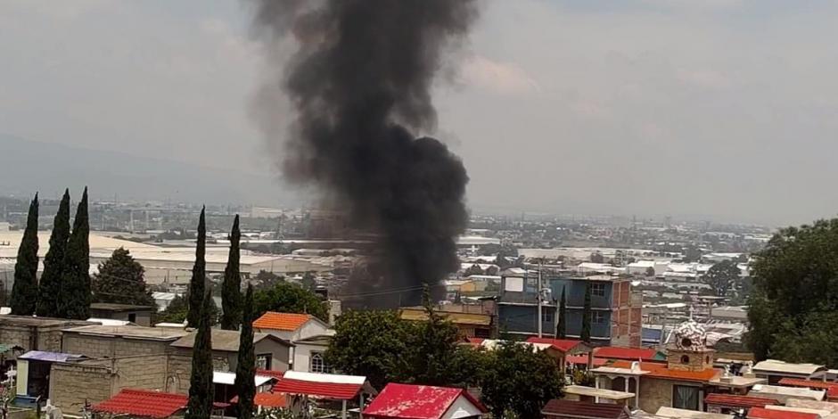 Se registra incendio en fábrica de solventes en Tultitlan, Estado de México