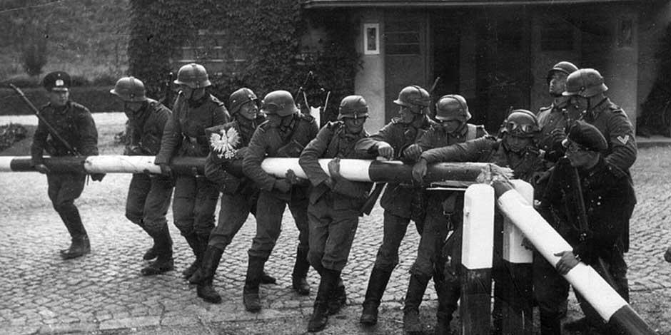 Soldados alemanes cruzando la frontera polaca en 1939