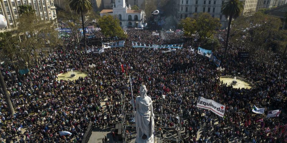 Las muestras de apoyo a Cristina Fernandez de Kirchner se dieron a unas horas del atentado.