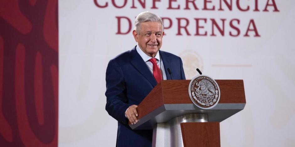 El Presidente Andrés Manuel López Obrador aseguró que no habrá "tapados" para el gobierno de la Ciudad de México, por lo que recomendó esperen sentados la señal