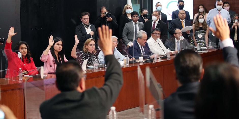 Durante la instalación de la sesión permanente para analizar iniciativa de reformas a la Guardia Nacional la mayoría de Morena votó en contra de que se lleve a cabo un ejercicio de parlamento abierto