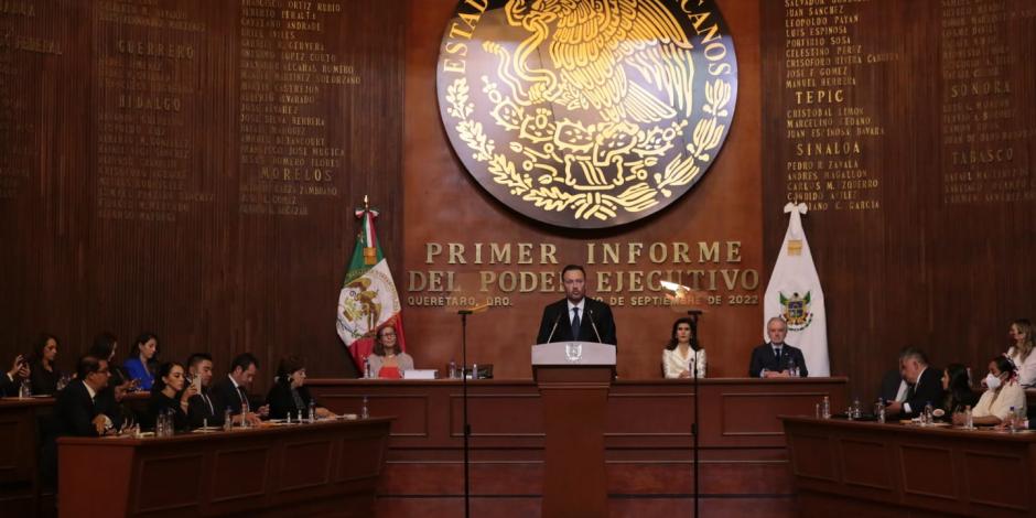 Durante su primer informe de gobierno, el gobernador de Querétaro, Mauricio Kuri, le deseó al Presidente López Obrador que le vaya bien "porque así le va bien a México"