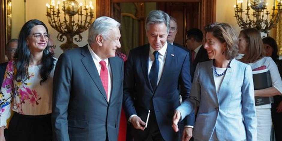 El presidente de México, Andrés Manuel López Obrador acompañado del secretario de Estado de Estados Unidos, Antony Blinken y la  secretaria de Comercio de Estados Unidos, Gina Raimondo
