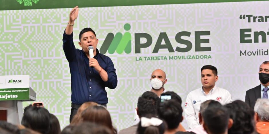 El gobernador de San Luis Potosí, Ricardo Gallardo da inicio a programa de transporte gratutio "Mi pase" que beneficiará a 25 mil estudiantes en primera etapa