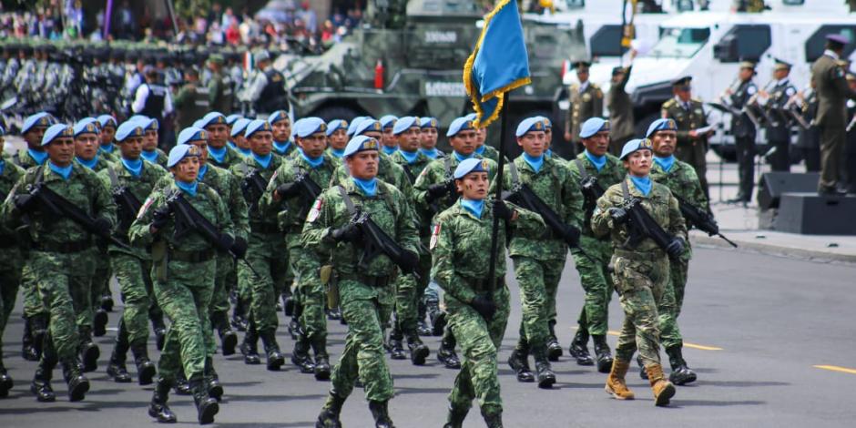 Militares este viernes en la Plaza de la Constitución.