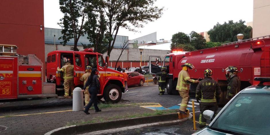 Registran incendio en unidad habitacional de Coyoacán; evacúan a 70 personas.