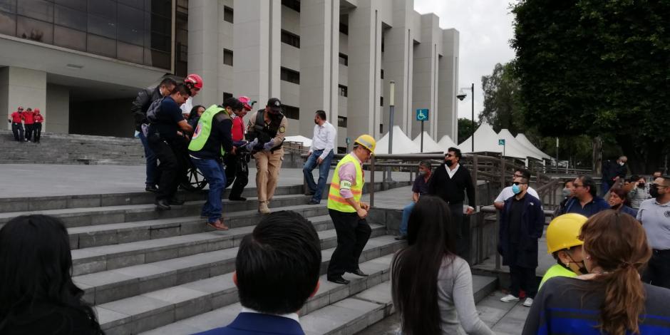 Personal de protección civil de la Cámara de Diputados atiende a 11 trabajadores por crisis nerviosas tras sismo de 7.4 grados Richter