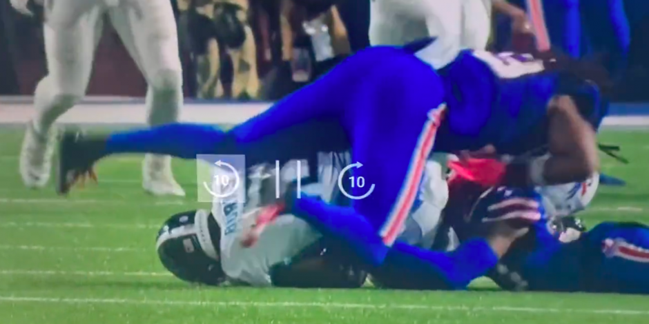 Momento de la escalofriante lesión de Dane Jackson, esquinero de los Bills, en el duelo Titans y Buffalo de Semana 2 de la NFL.