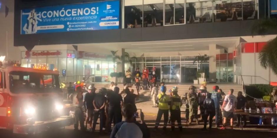 Aumenta a dos el número de muertos en Manzanillo, Colima, por el sismo magnitud 7.7 que azotó México este lunes.