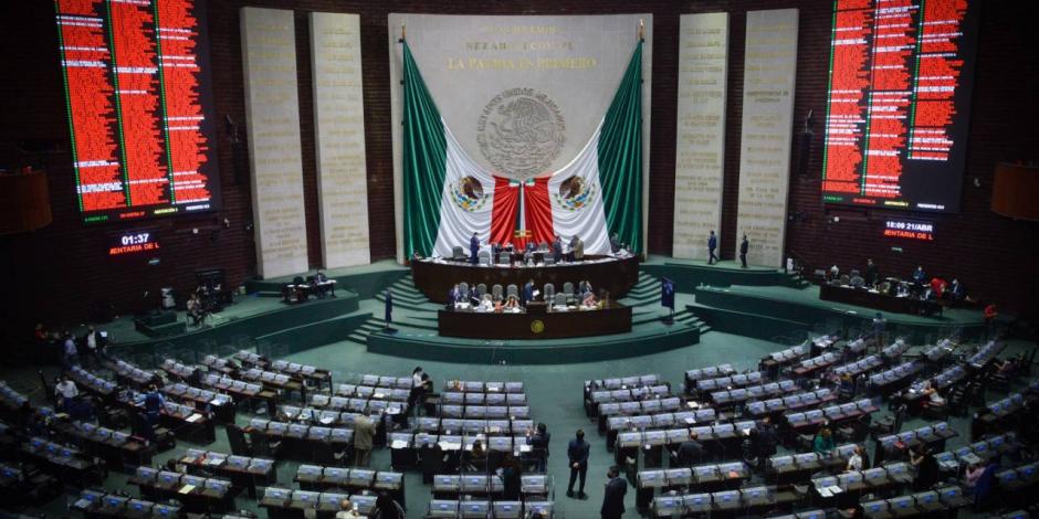 El Pleno de la Cámara de Diputados guarda un minuto de silencio en memoria las víctimas de los temblores ocurridos el 19 de septiembre de 1985 y 2017
