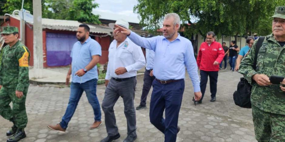Alfredo Ramírez Bedolla visita localidades afectadas por sismo.