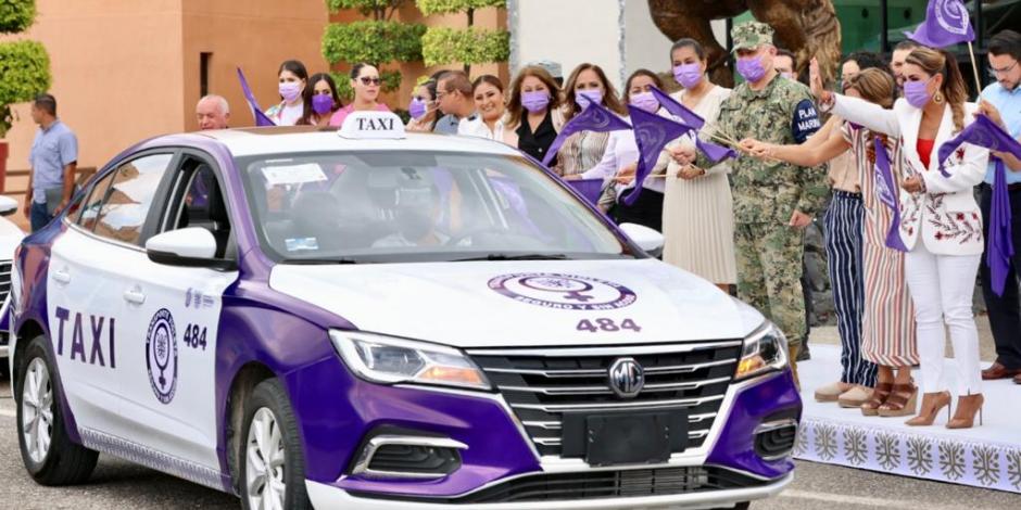 La gobernadora de Guerrero, Evelyn Salgado, da inicio a la primera fase del programa "Transporte Violeta", que busca brindar un servicio seguro y libre de acoso para las mujeres