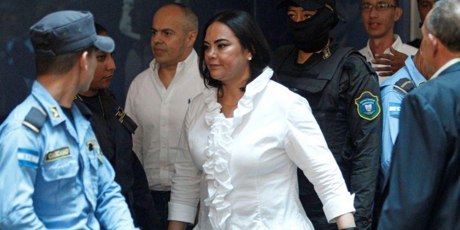Condenan a Rosa Bonilla, exprimera dama de Honduras, a 14 años en prisión por fraude.
